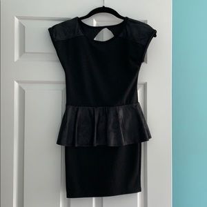 Sexy dress with leather compliments